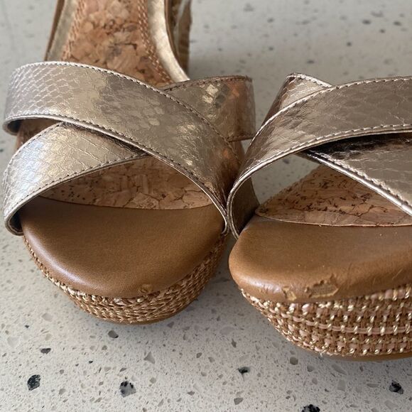 Gianni Bini Women Cork Wedge Metallic Gold Ankle Strap Platform Sandals Size 10 - Picture 3 of 16